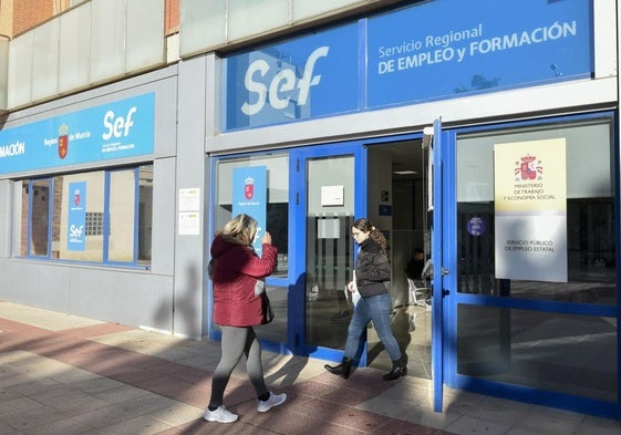 Imagen de archivo de una oficina del SEF en Murcia.