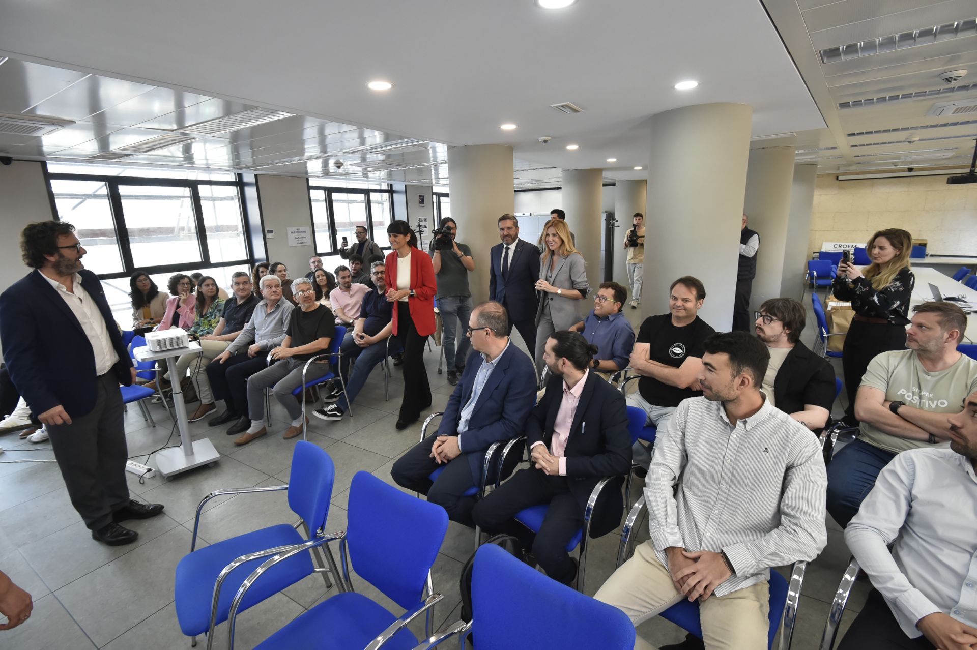 En imágenes, la visita de González Veracruz a Croem