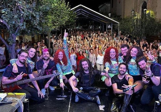 La Orquesta Panther Show actúa en Jumilla.