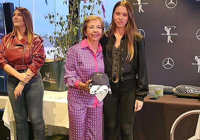 Una campeona que llegó a la final. Blanca Sodupe (i) volvió a participar en el torneo que le llevó en 2024 hasta la final internacional, y en donde recibió el reconocimiento de Dimovil por su hazaña.