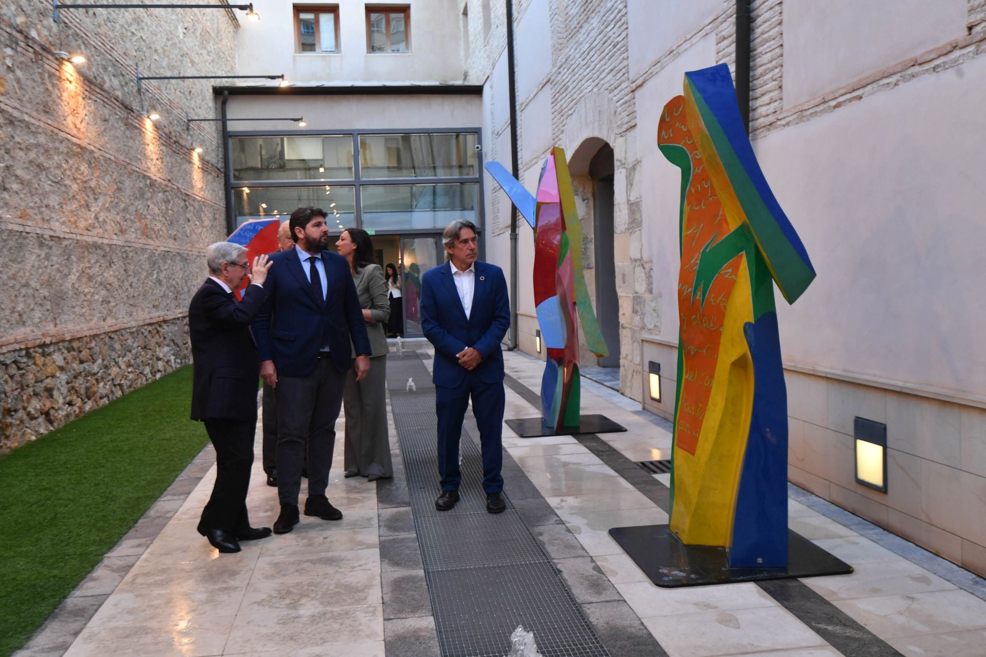 Cristóbal Gabarrón celebra su 80 cumpleaños en Las Claras con la exposición &#039;El cristal de la memoria&#039; (1961-2025)&#039;