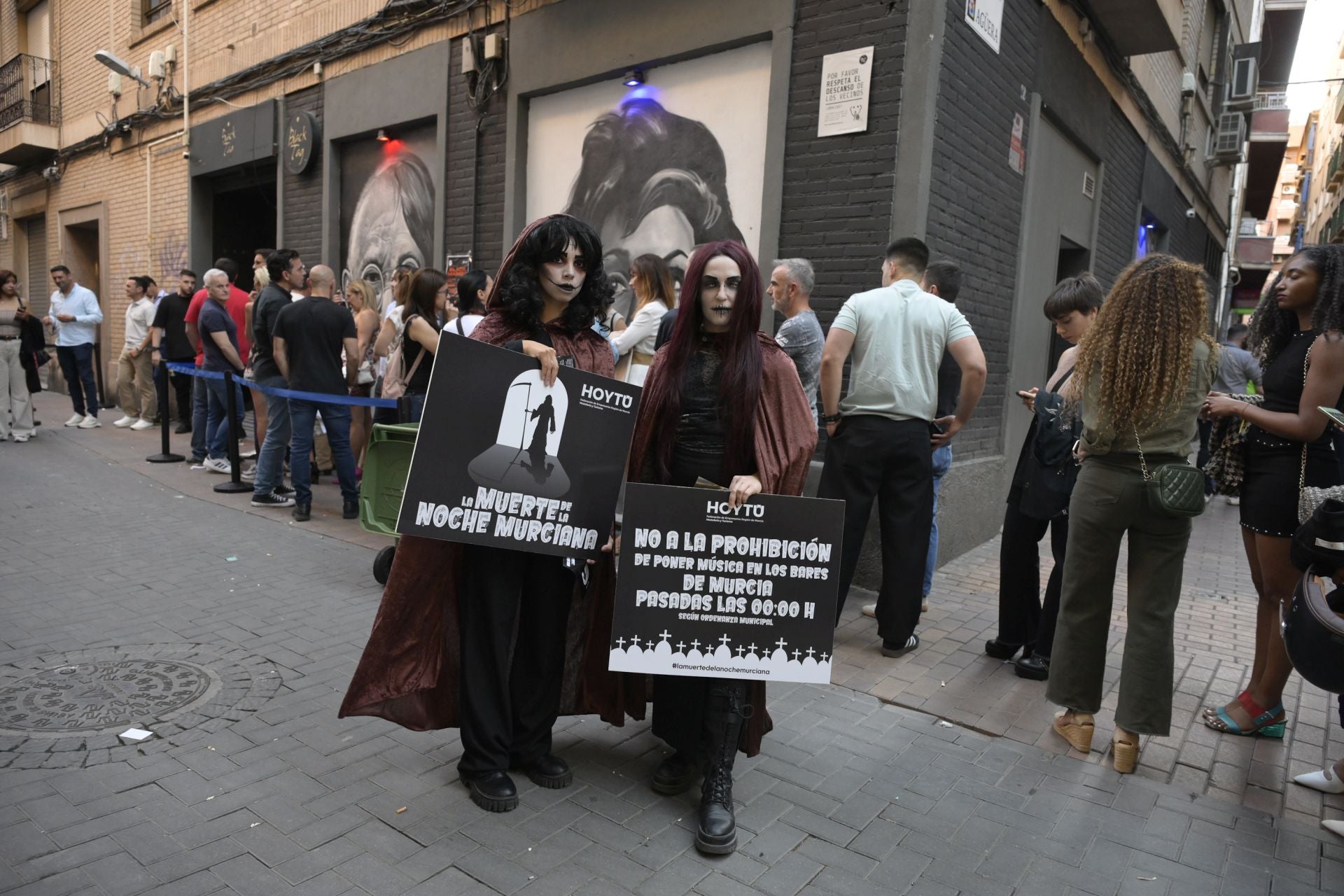 Escenifican la muerte del ocio nocturno en Murcia