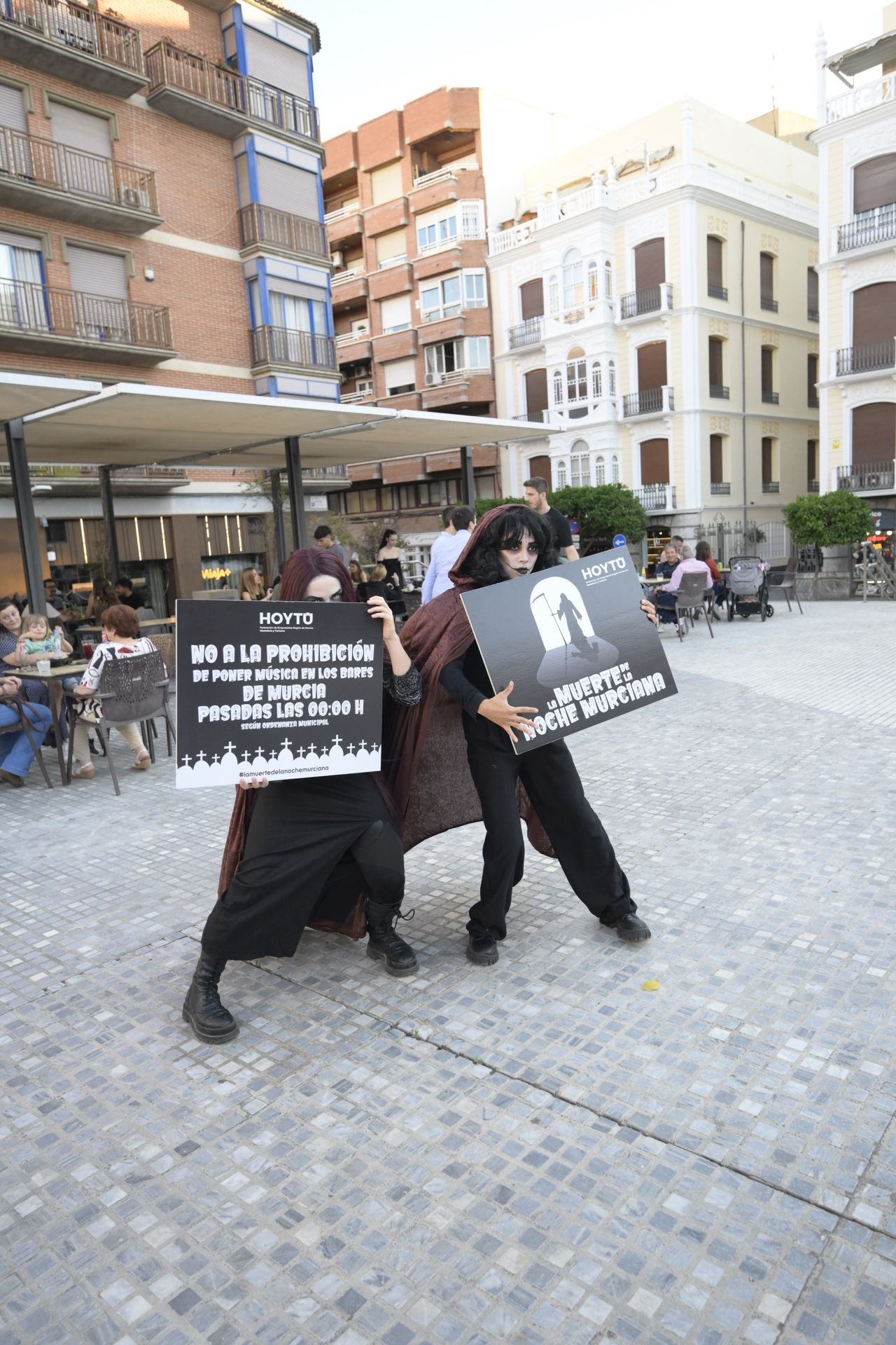 Escenifican la muerte del ocio nocturno en Murcia