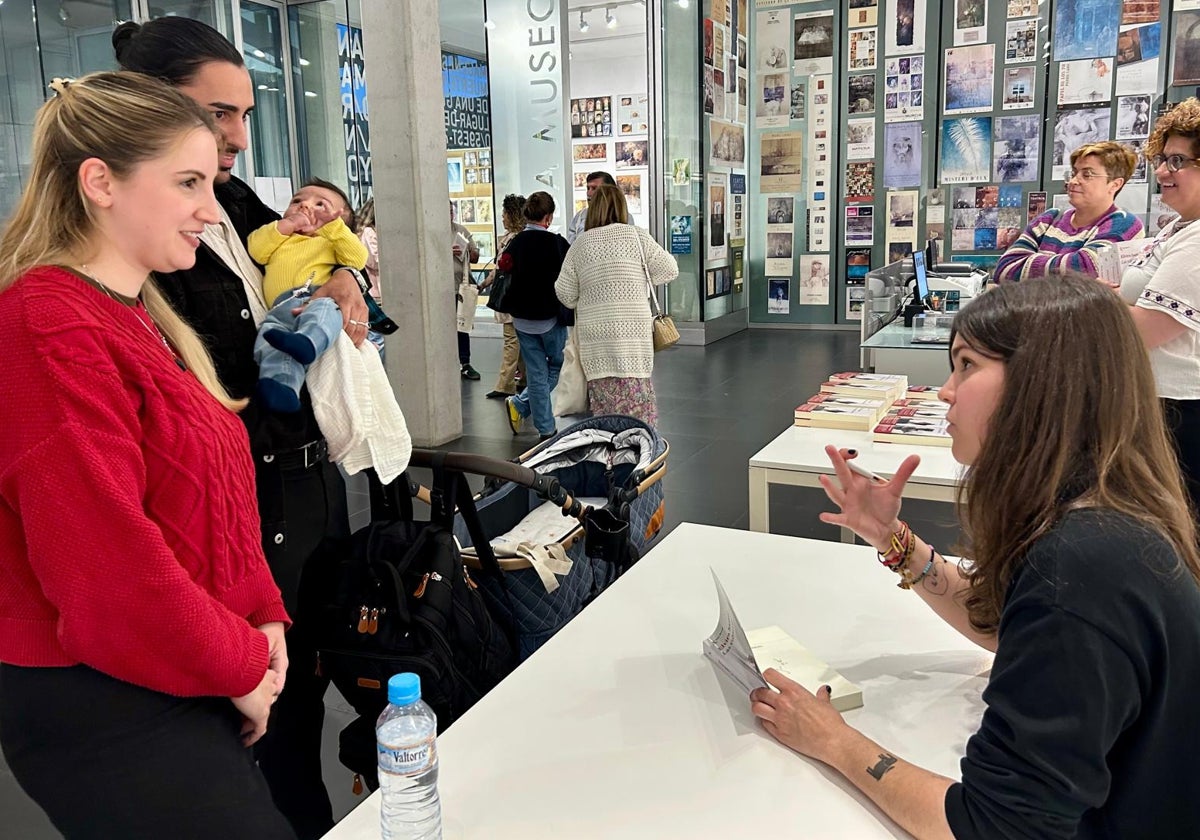 Elvira sastre presenta en blanca 'las vulnerabilidades': «quería darle sentido a una historia que he vivido» | la verdad