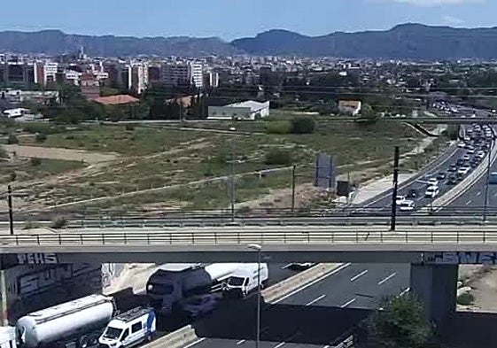 Retenciones en el enlace entre la autovía A-7 y la A-30 en Murcia.