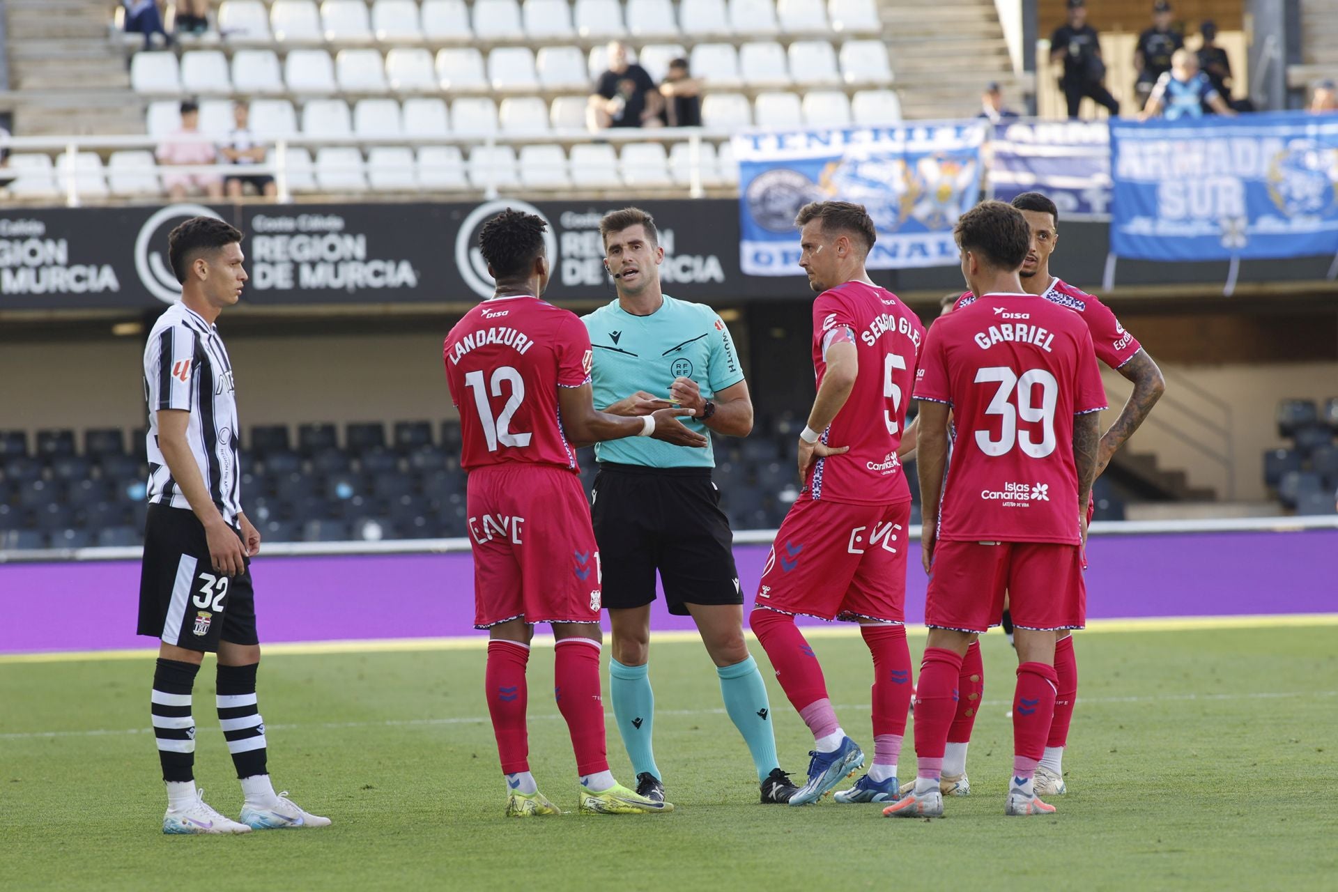 La victoria del Cartagena frente al Tenerife, en imágenes
