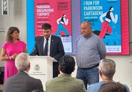 Los concejales Mora y Martínez con César Martínez, en la presentación.