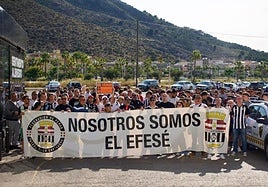 Manifestantes, este sábado, en la explanada del Cartagonova.