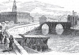 Tribunal. La cárcel de la Inquisición, en torno a 1850, se aprecia en este grabado, ubicada justo debajo de la torre de la Catedral. De ella solo queda el edificio del actual Colegio Oficial de Arquitectos.