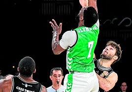 Olumuyiwa se eleva para anotar ante Domenech, en el partido del pasado viernes.