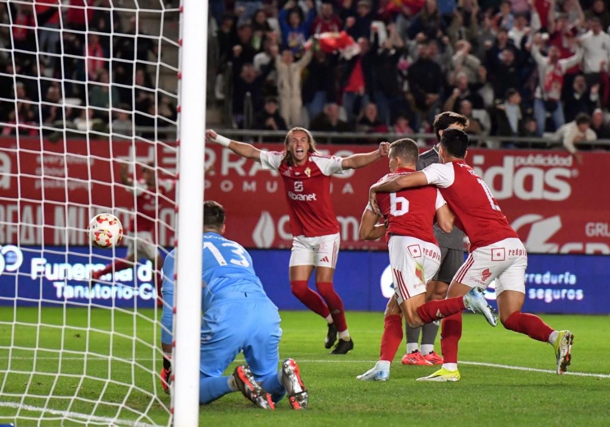 El real murcia, segundo en casi la mitad de las 37 jornadas de liga disputadas | la verdad