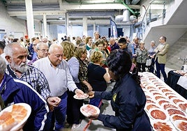Degustación de productos cárnicos en las jornada de ganadería.