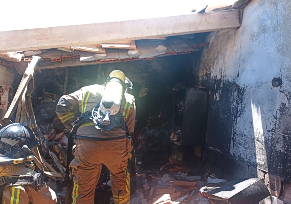 Estado de la vivienda tras el incendio.