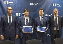 Antonio Carreto, Pep Ruiz de Aguirre, José Manuel Mieres y Ángel Fernández, este miércoles, en el acto de presentación del informe de BBVA Research.