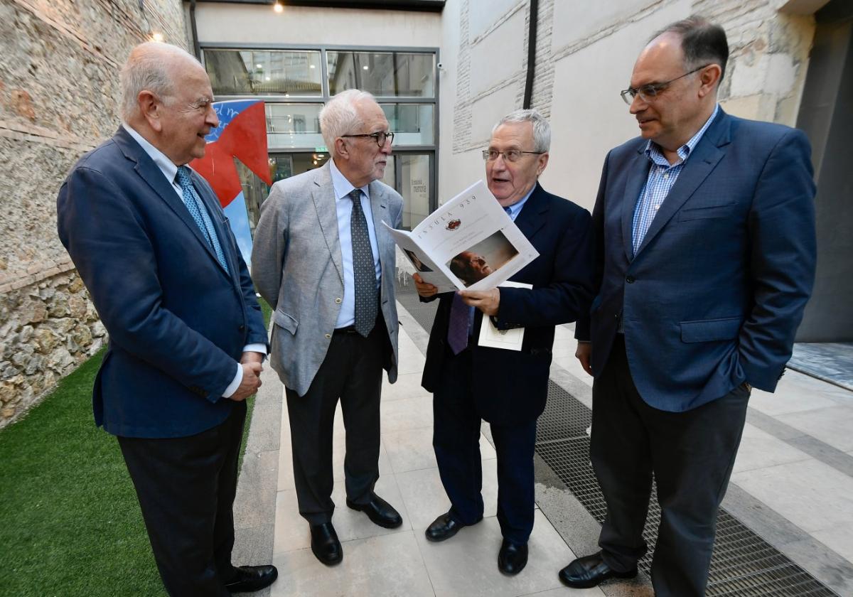 Carlos Egea, Luis Mateo Díez, José María Pozuelo Yvancos y Pascual Martínez, ayer en Las Claras.