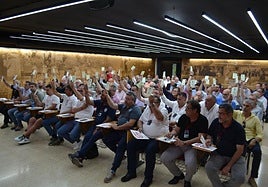 La asamblea extraordinaria de la FFRM vota a favor del traslado de La Unión Atlético a la ciudad de Málaga, este miércoles por la tarde.
