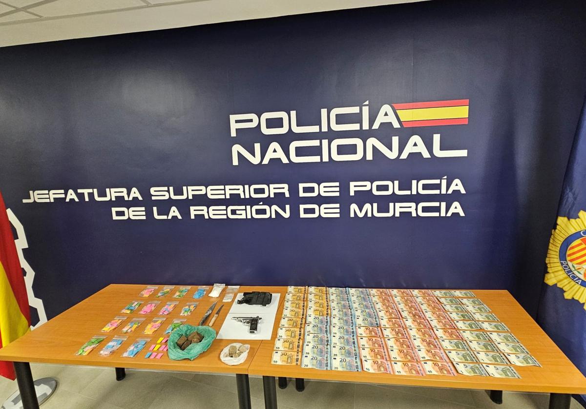 Desmantelan un punto de venta de cocaína, heroína y marihuana con jardinero propio en murcia | la verdad