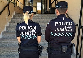 Un vecino de Jumilla se atrinchera en su casa armado con una escopeta tras propinar una paliza a su mujer
