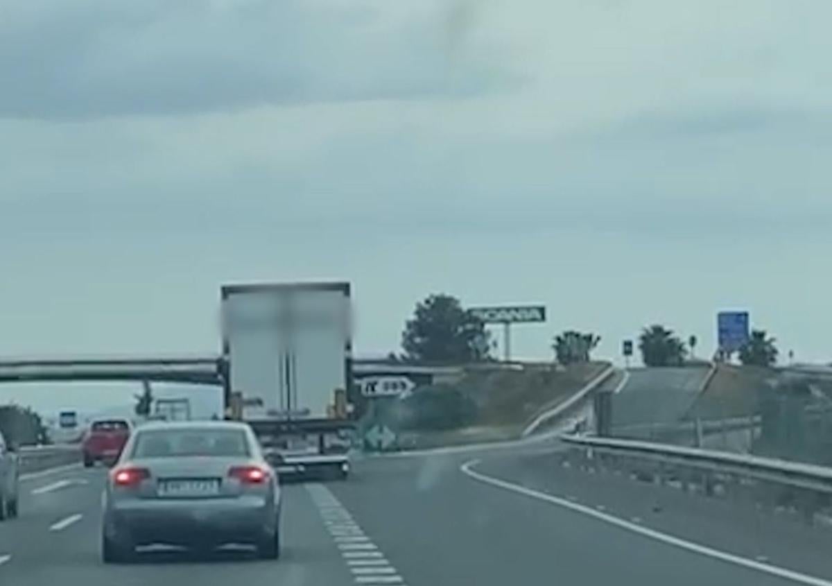 Imagen secundaria 1 - Las maniobras del camionero por la autovía.