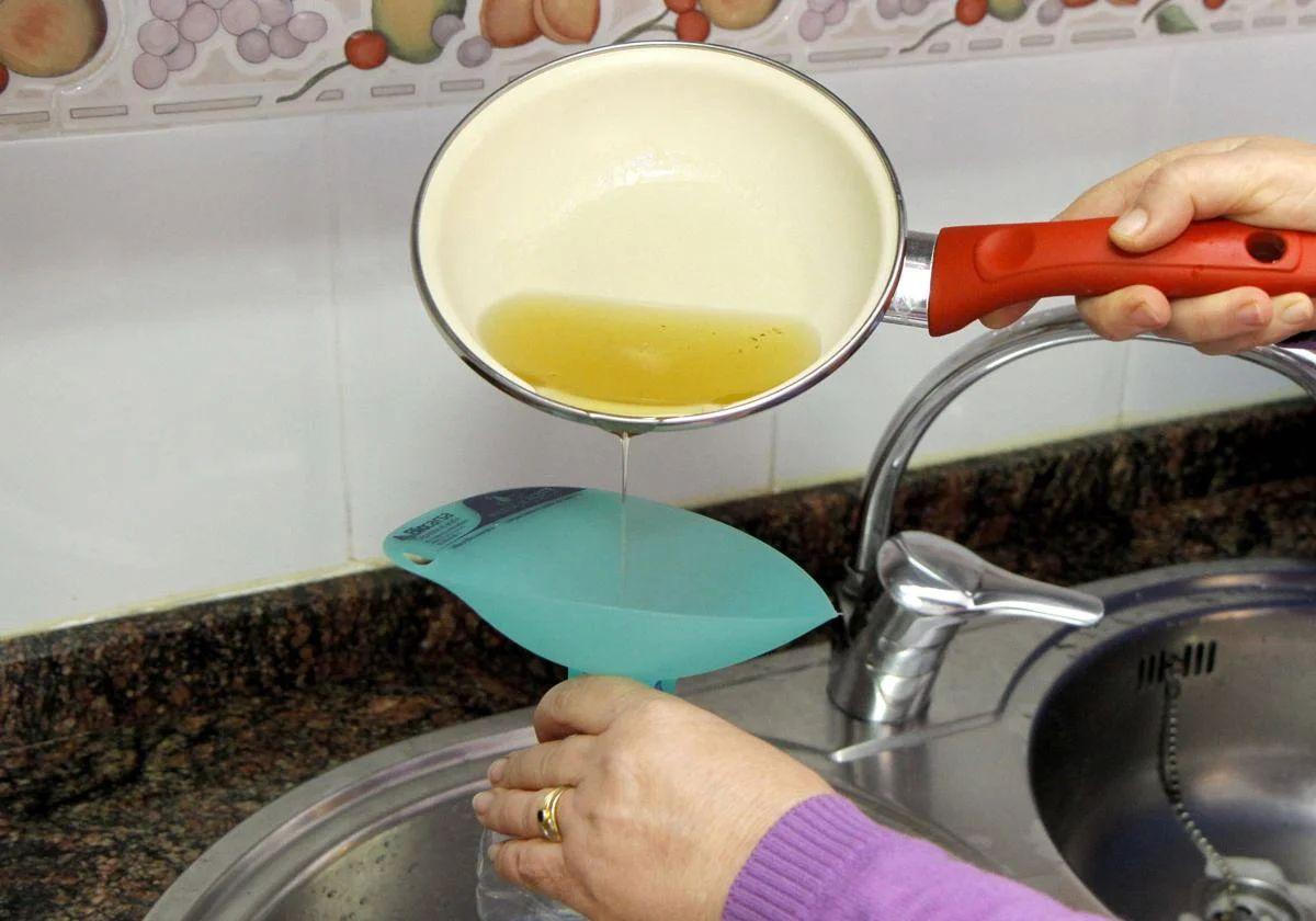 Tirar el aceite usado por el fregadero puede salir muy caro: hasta 100. 000 euros de multa | la verdad