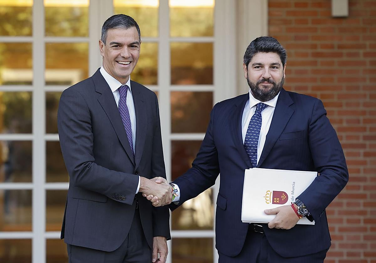 Imagen de archivo de un encuentro anterior entre Pedro Sánchez y Fernando López Miras.