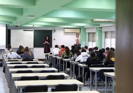 Alumnos en un aula de la UMU, en una imagen de archivo.