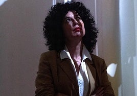 Sonia Navarro, ganadora del premio BMW de Pintura y becada en la Academia de España en Roma, expone estos días en Murcia, Madrid y Málaga. En la imagen, retratada días en Sala Verónicas, sala dependiente de la Comunidad de Murcia.