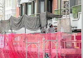 Obras en una fachada del centro de Cartagena, durante una intervención reciente.