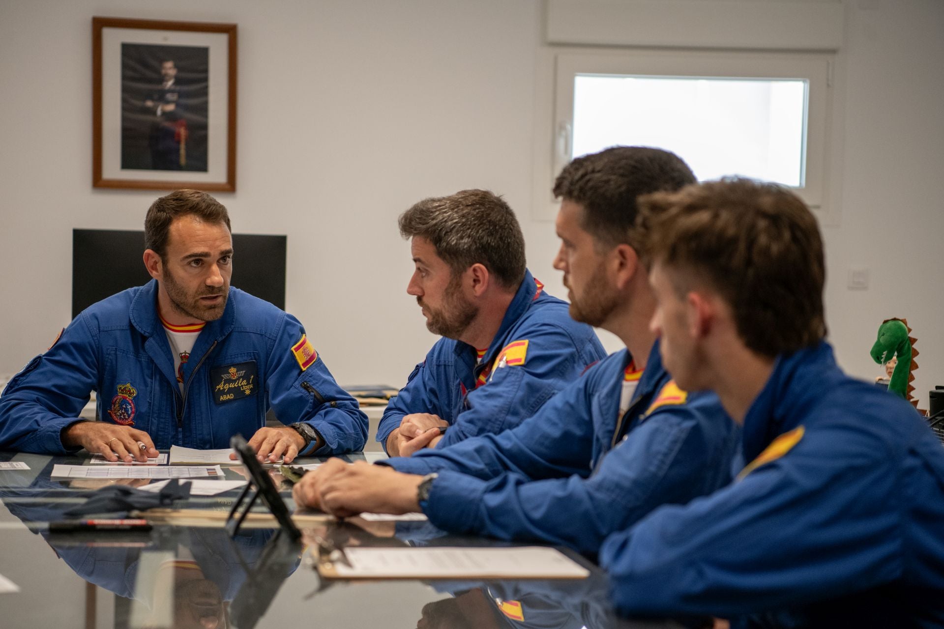 Vuelo de Pedro Acosta en un C-101 de la Patrulla Águila