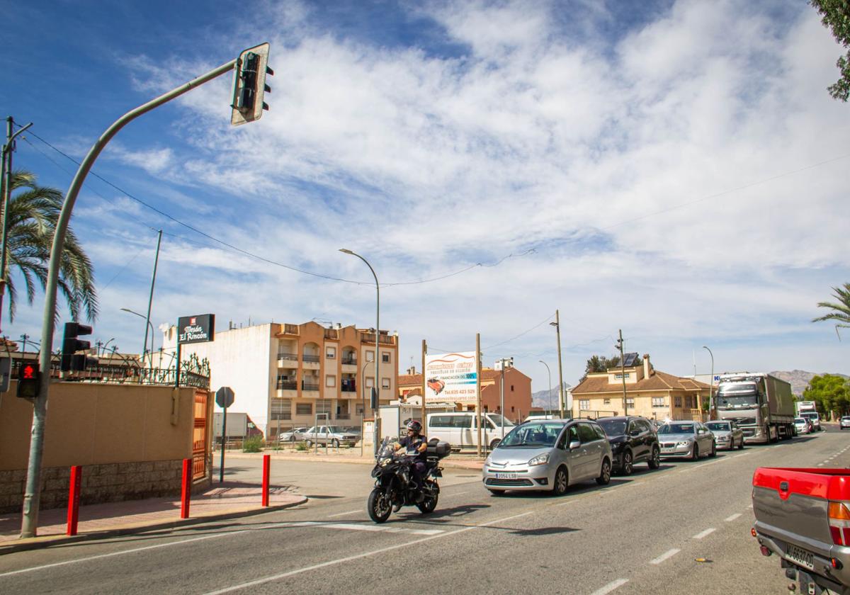 Una inversión de más de medio millón de euros permitirá renovar la red de semáforos de orihuela | la verdad