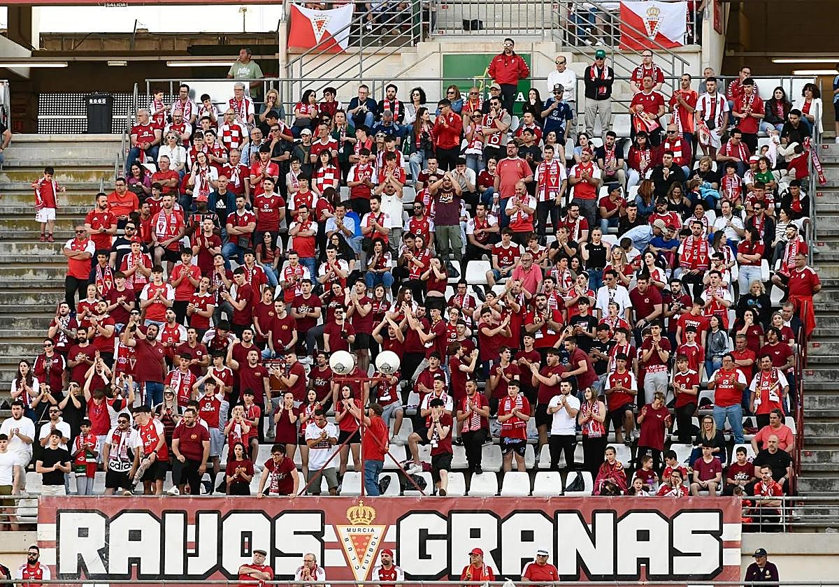 La afición del Real Murcia, en un partido esta temporada.