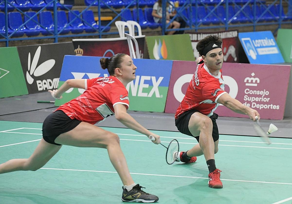 Nikol Carulla y Rodrigo Sanjurjo, ayer, en el dobles mixto.