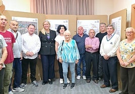 Representantes de entidades, con la edil Mercedes Bernabé.