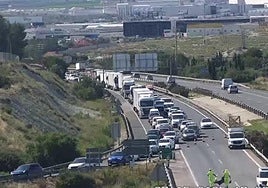Desvío del tráfico en la autovía A-30 por el accidente de cuatro vehículos en Moliand e Segura.