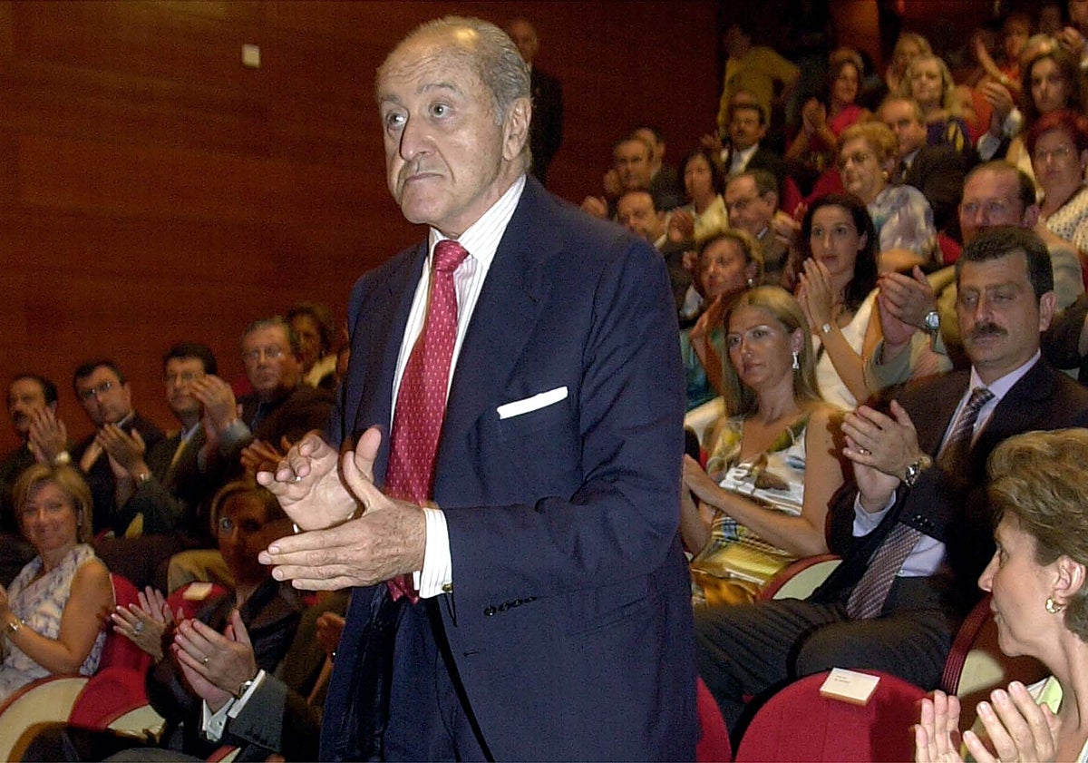 Imagen principal - Despedida en Madrid al embajador murciano José García Bañón, fallecido a los 96 años
