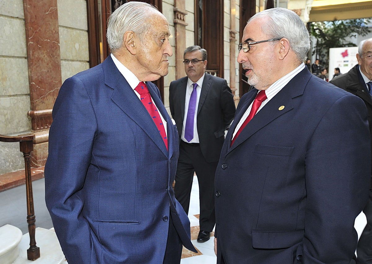 Imagen secundaria 1 - Despedida en Madrid al embajador murciano José García Bañón, fallecido a los 96 años