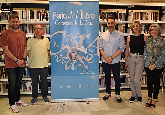 El concejal de Cultura, Joaquín Zaplana (3º dcha) junto a los técnicos de la concejalía