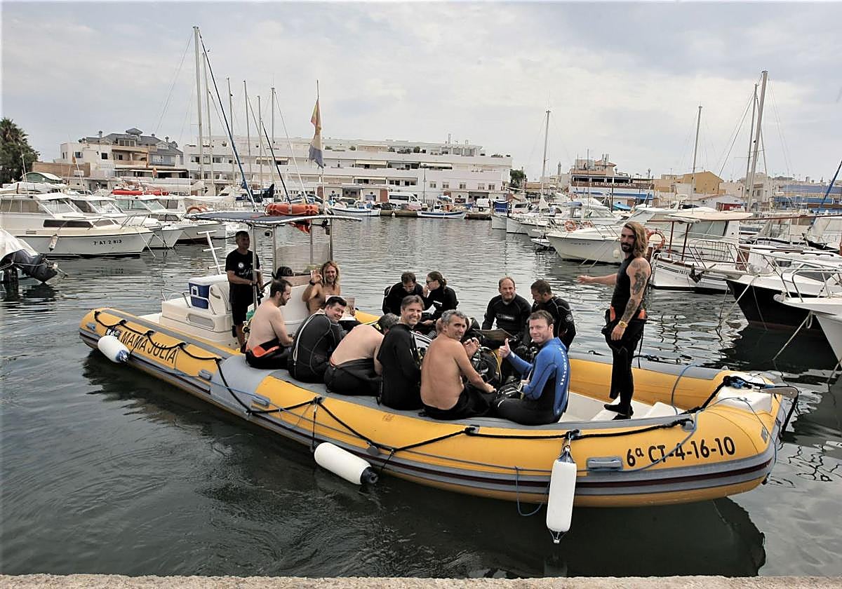 Aficionados al buceo en Cabo de Palos en una imagen de archivo.