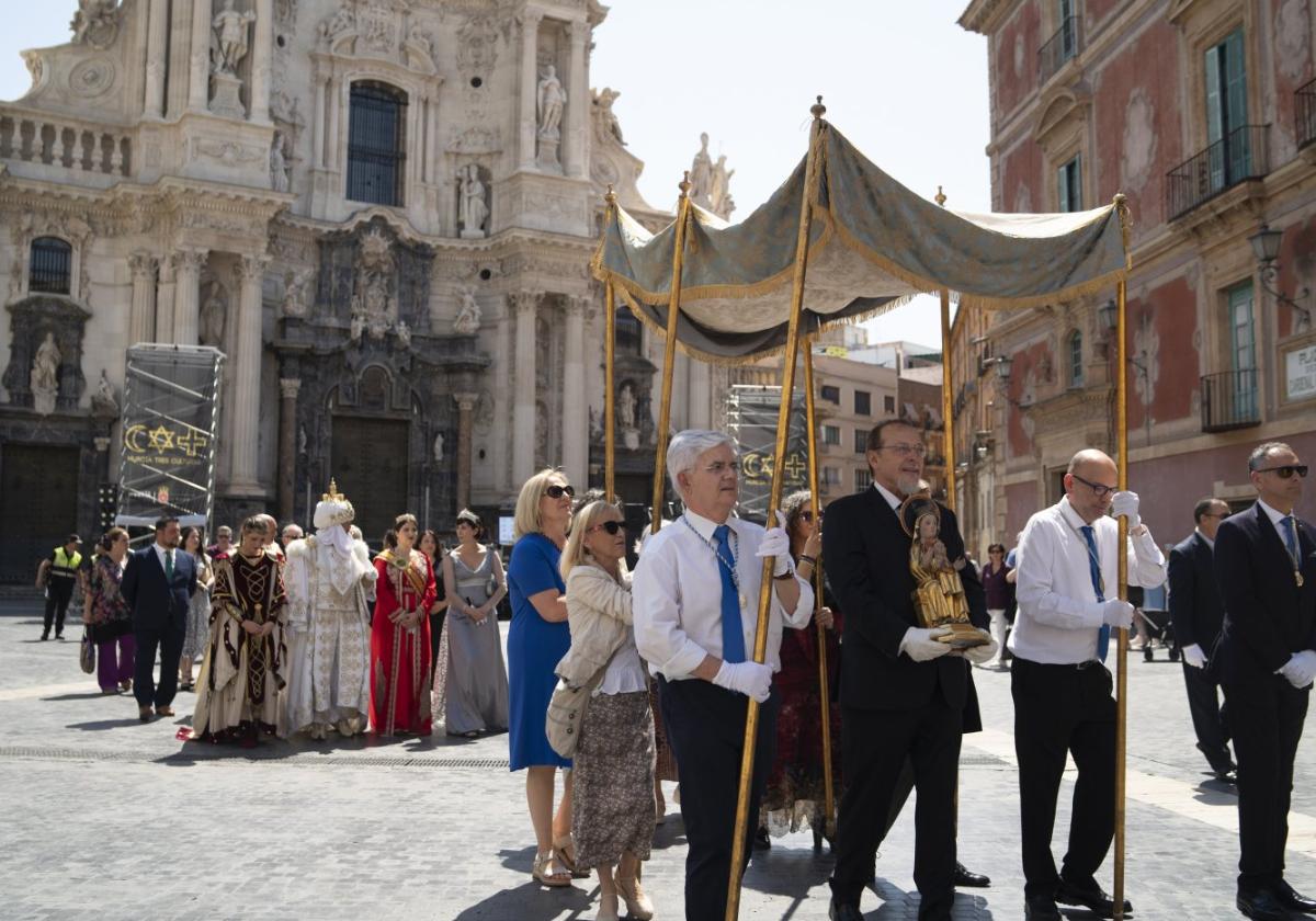 Honores a la antigua patrona de murcia en el salón de plenos | la verdad