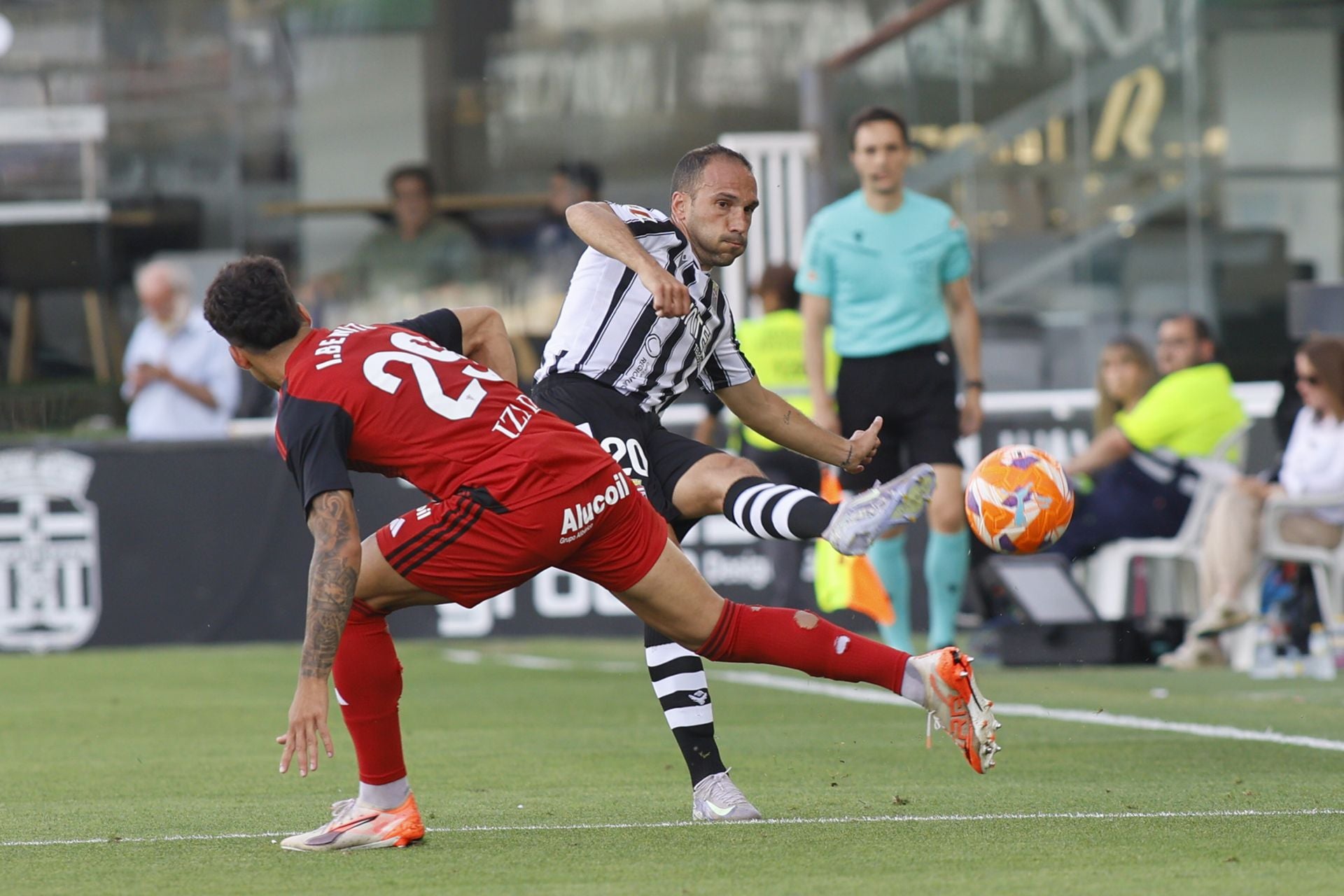 La derrota del Cartagena frente al Mirandés, en imágenes