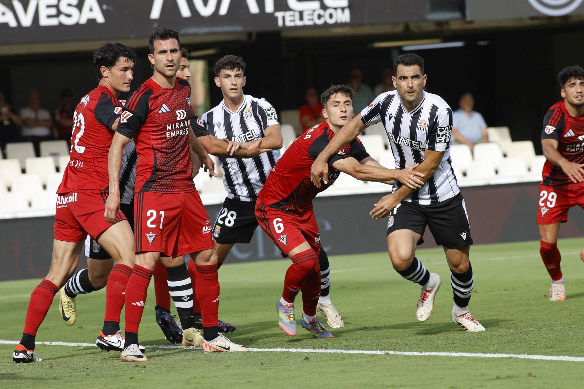 La derrota del Cartagena frente al Mirandés, en imágenes