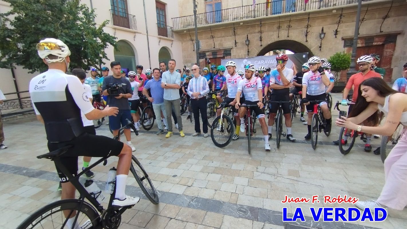 Imágenes de la salida de la Vuelta a España de José María López a beneficio de la FELL