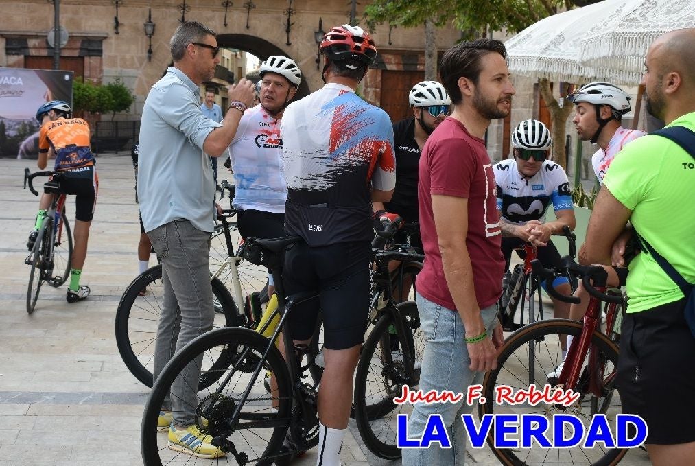 Imágenes de la salida de la Vuelta a España de José María López a beneficio de la FELL