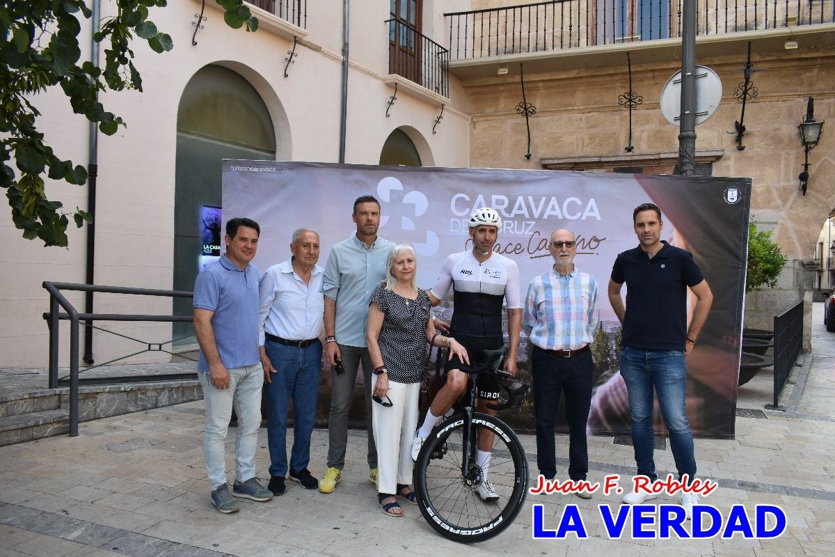 Imágenes de la salida de la Vuelta a España de José María López a beneficio de la FELL