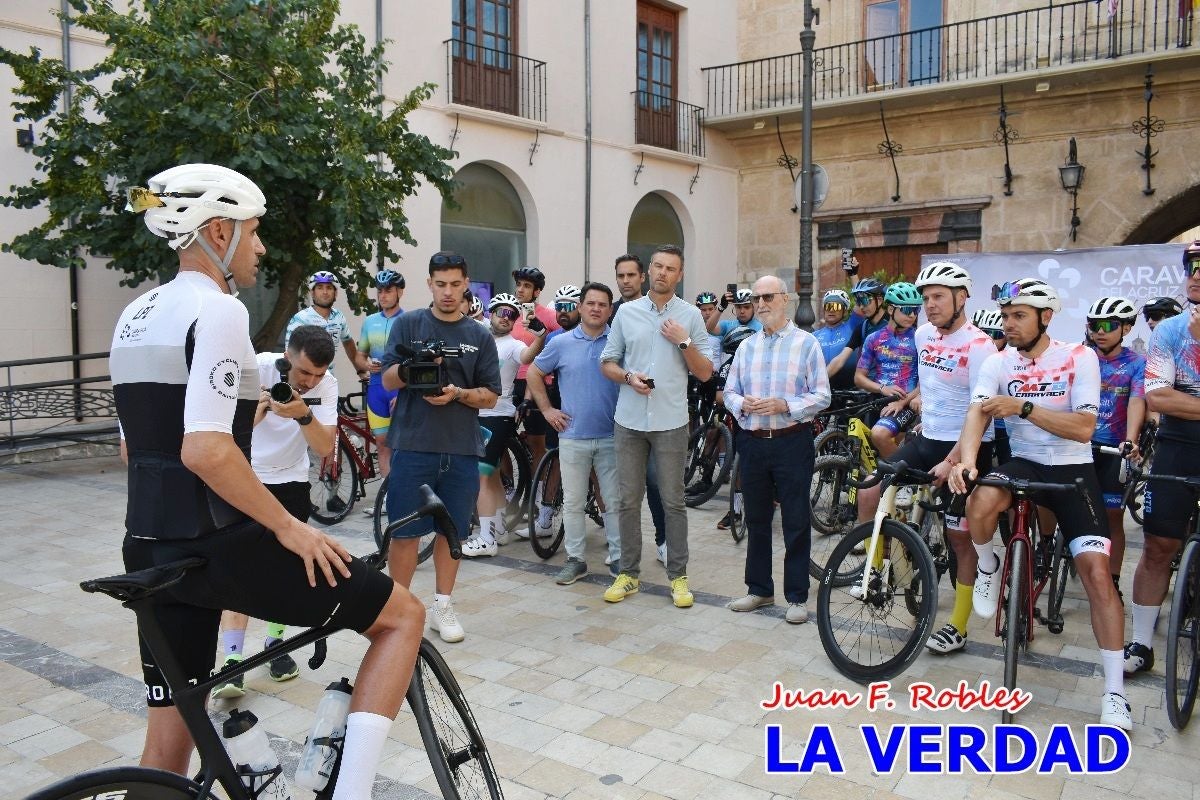 Imágenes de la salida de la Vuelta a España de José María López a beneficio de la FELL