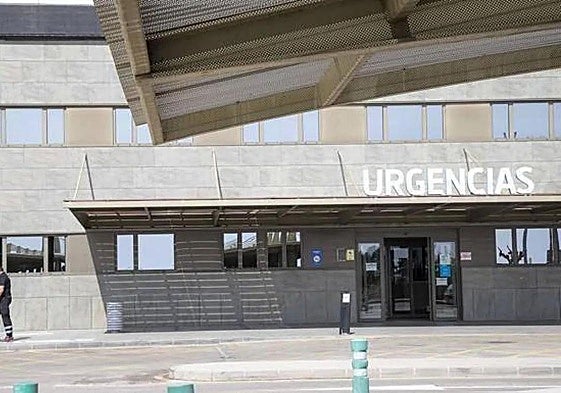 Puerta de Urgencias del hospital Los Arcos del Mar Menor, en una imagen de archivo.