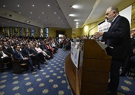 El presidente del Scrats, Lucas Jiménez, interviene durante el primer acto de protesta por el recorte al Trasvase, en mayo.
