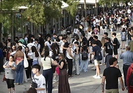Los estudiantes, este martes, en el campus de Espinardo.