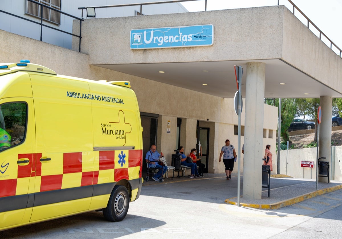 El psoe de lorca denuncia la saturación de las urgencias del hospital con hasta 36 personas en espera para ingresar en planta | la verdad