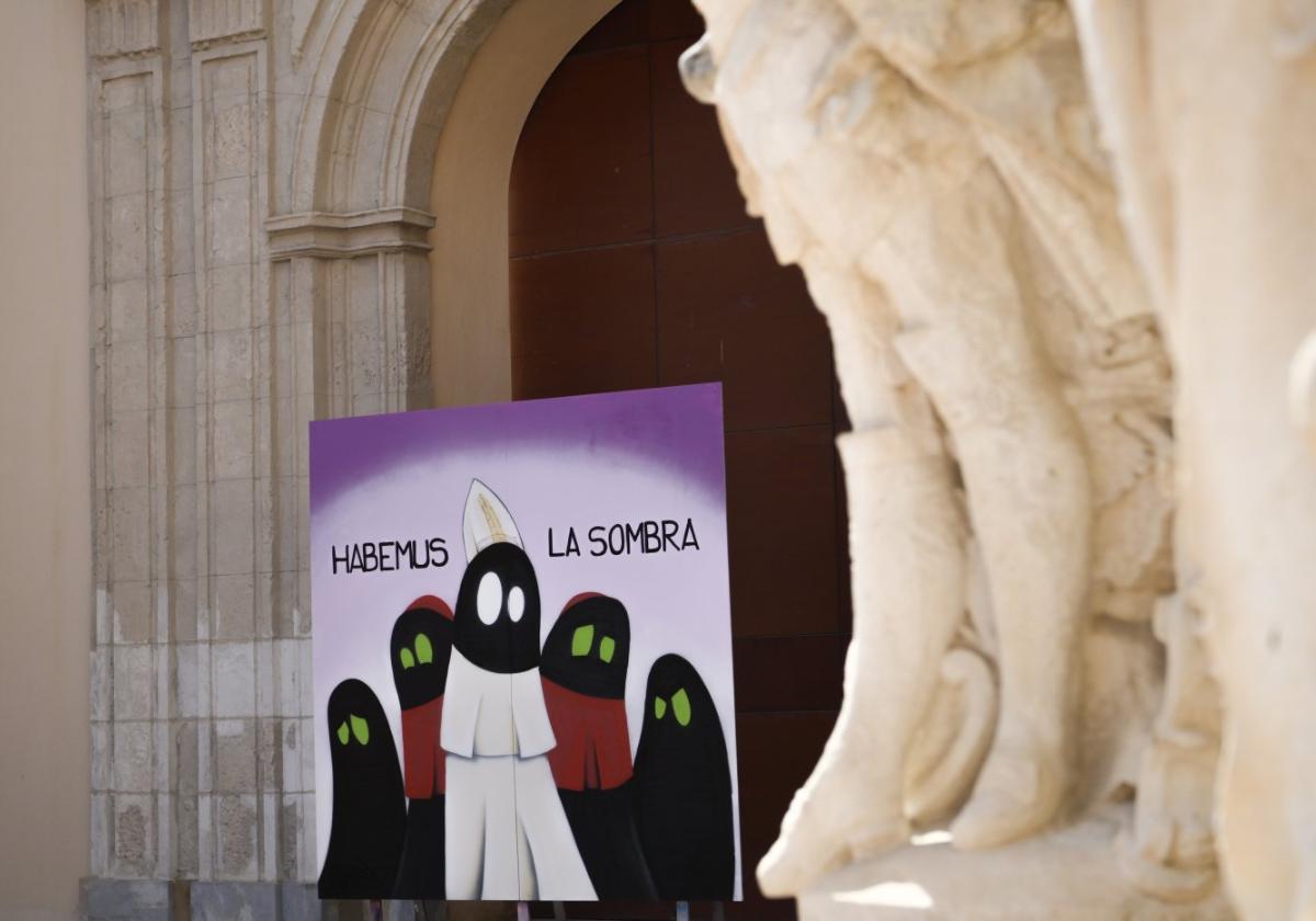 En el museo. La intervención 'Habemus La Sombra' se puede ver en el Museo de Bellas Artes de Murcia.